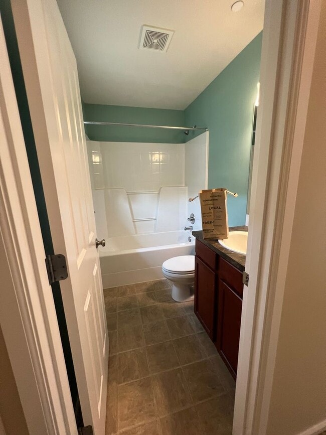 Building Photo - 2 Bedroom 1.75 Bathroom Condo in North Bellingham