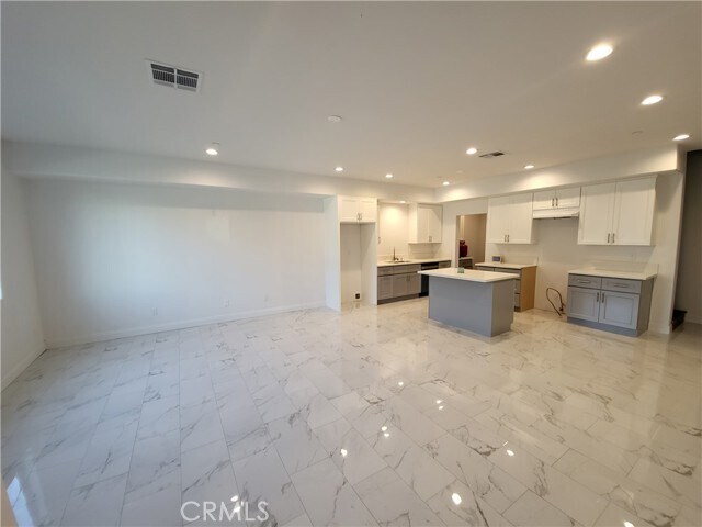 Building Photo - 14614 Vanowen St