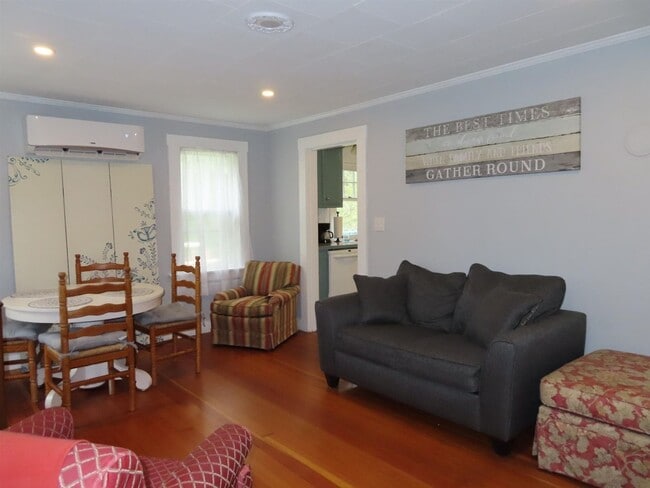 Building Photo - **Winter Rental** Fully Furnished, Beautif...