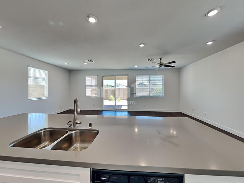 Building Photo - 284 Yasmin Daylily Pl