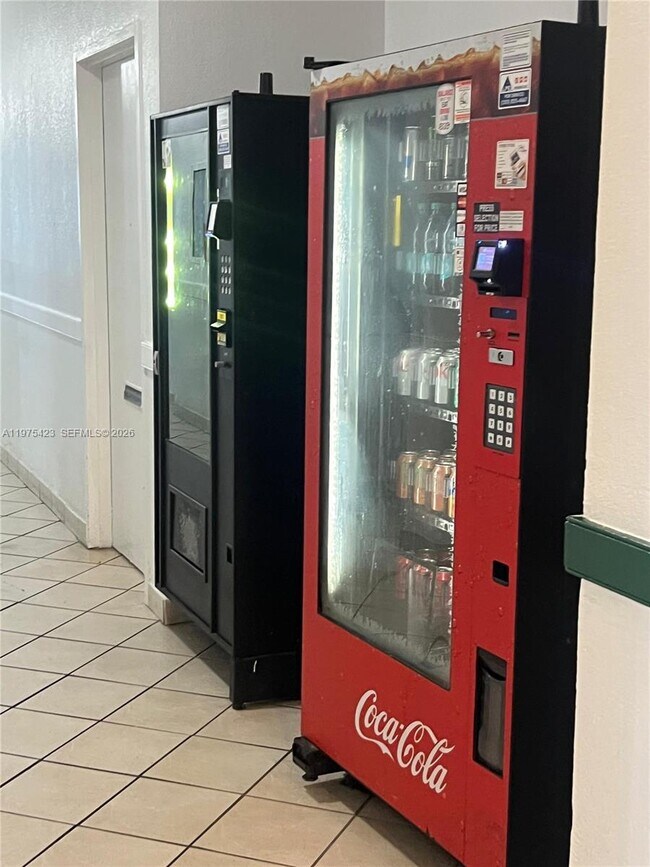 Building Photo - 1351 NE Miami Gardens Dr