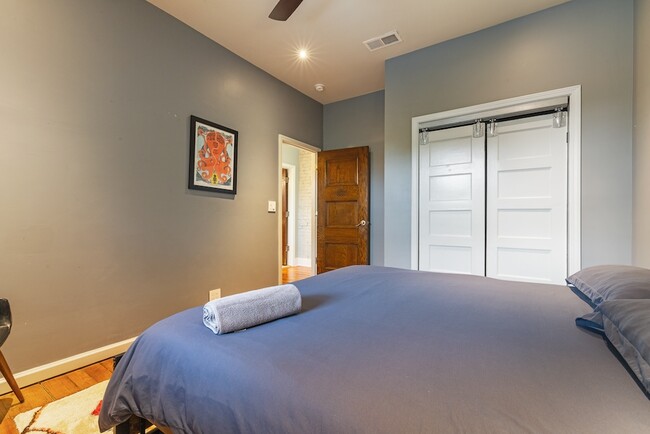 Building Photo - 717 Lampton St