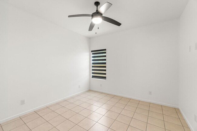 Building Photo - 418 N 3rd St