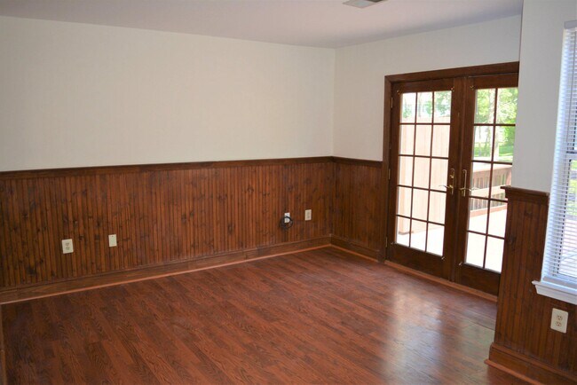 Building Photo - 361 Kent Ln