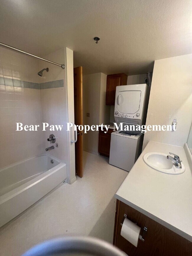 Building Photo - Two bedroom in Rocky Village!!