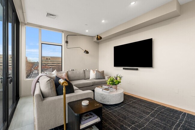 Building Photo - 7 E Springfield St