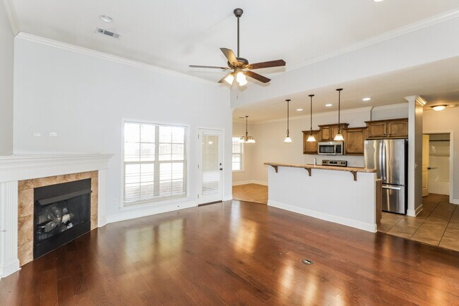 Building Photo - 706 Bending Oak S