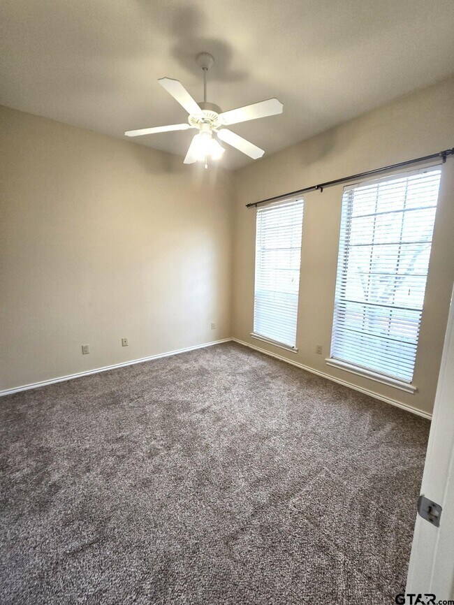 Building Photo - 5603 Thomas Nelson Dr