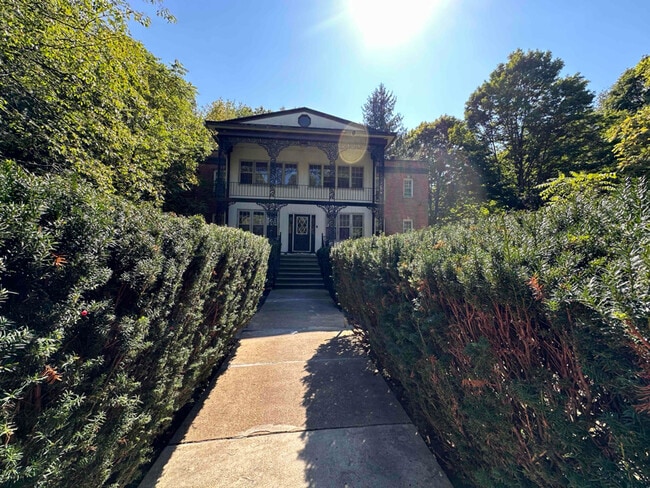 Building Photo - 6200 Parkview Ave