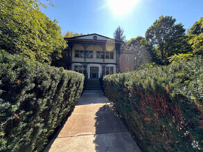 Building Photo - 6200 Parkview Ave
