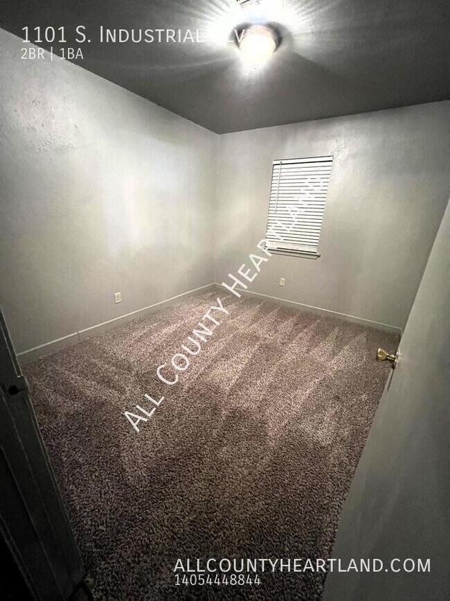 Building Photo - Move-In Special: 2bed/1bath in El Reno!