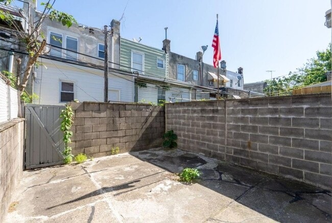 Building Photo - 2835 Winton St