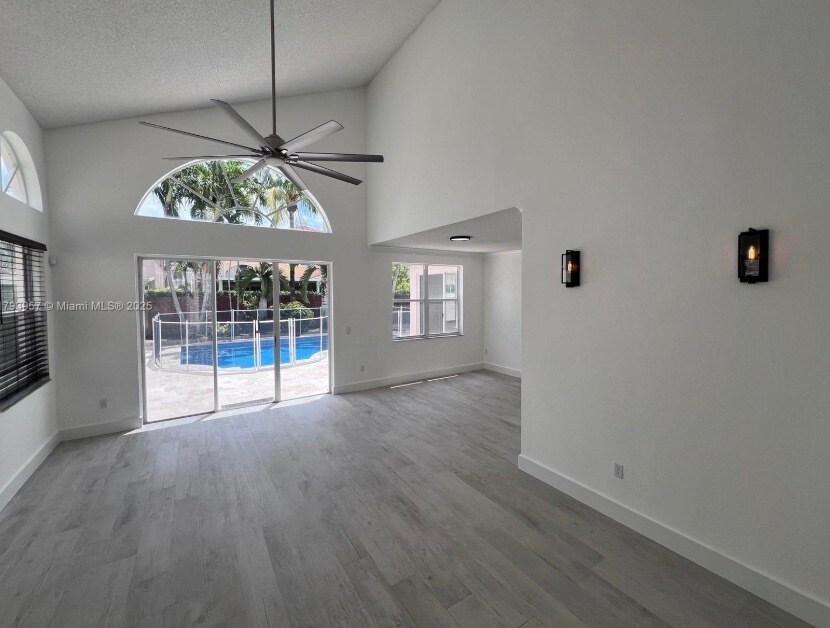 Building Photo - 725 NW 156th Ave