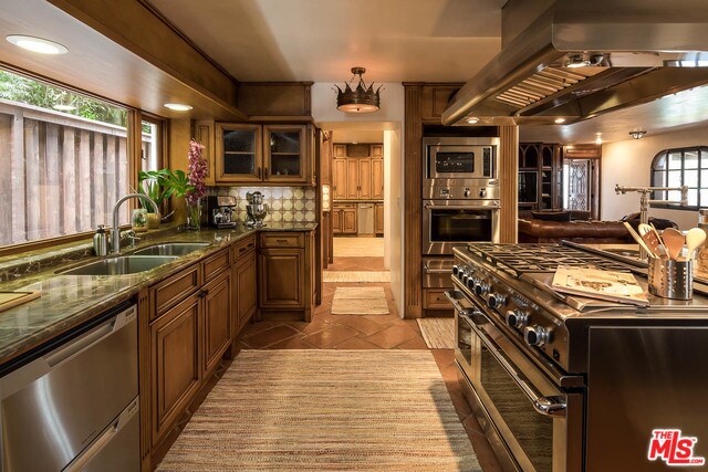 Building Photo - 704 N Arden Dr