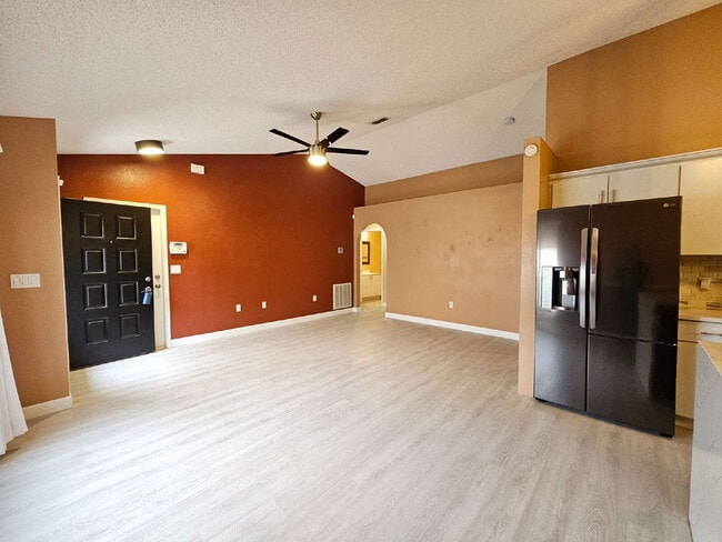 Building Photo - West Melbourne Home