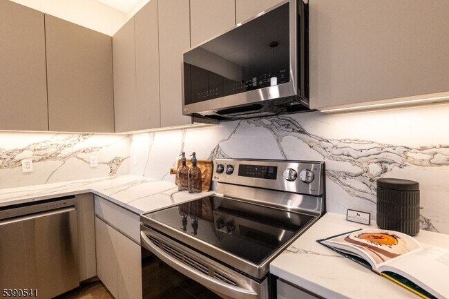 Building Photo - 1722 Springfield Ave