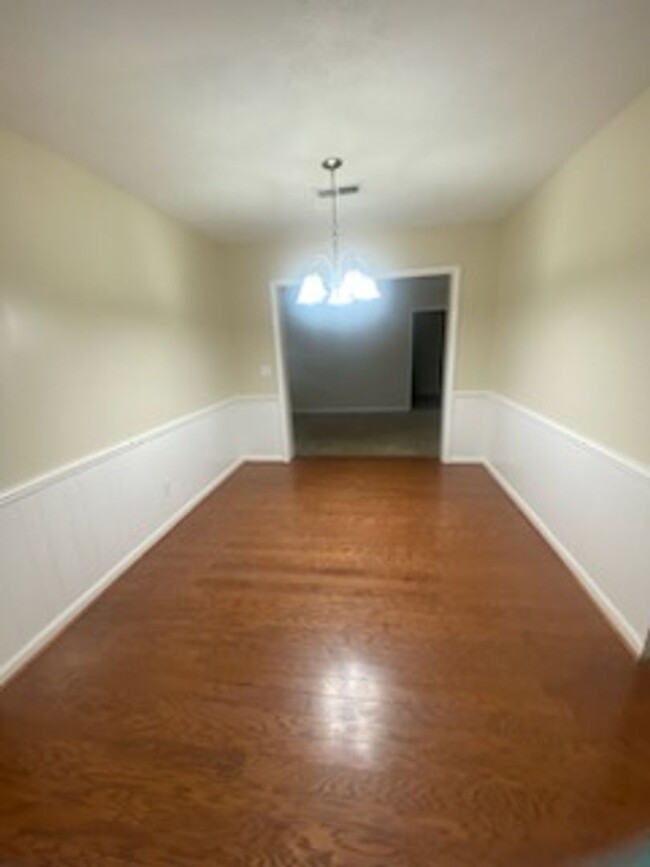 Building Photo - 1315 Trenton Ct