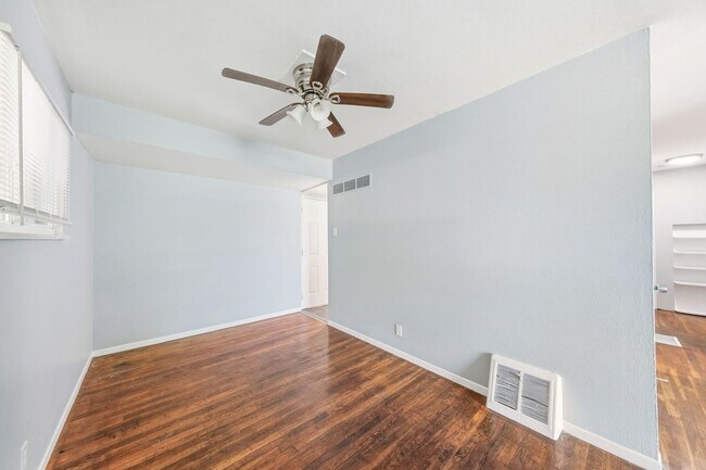 Building Photo - 10700 Spring Garden Dr