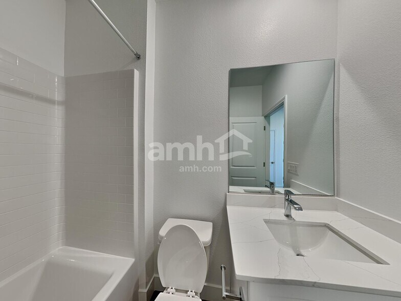 Building Photo - 9519 Harkes Dr