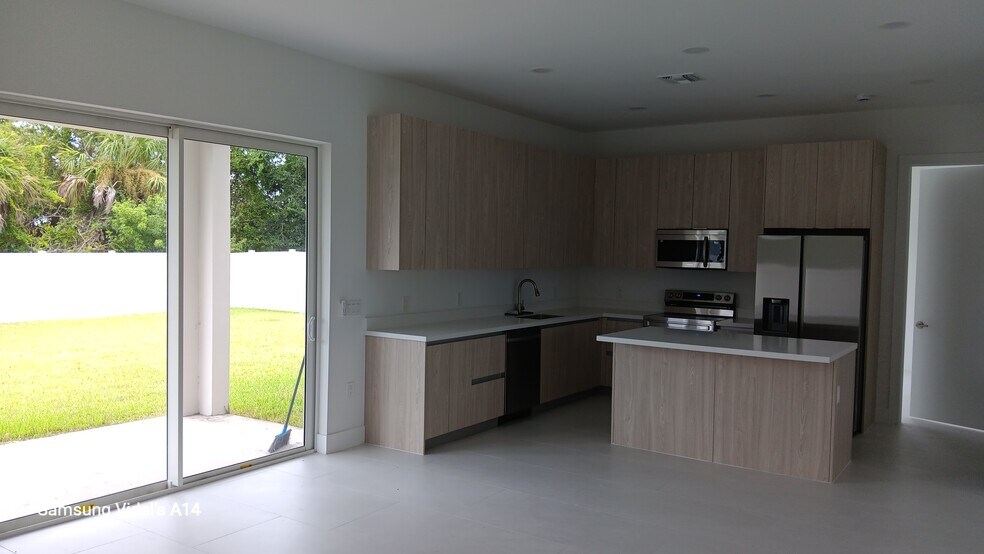 Building Photo - 161 Antilla Dr