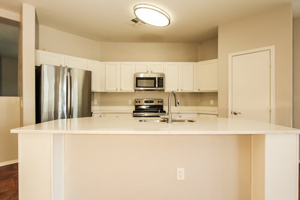 Building Photo - 7253 W Gardenia Ave