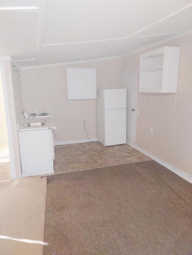 Building Photo - 2826 Bettys Ln