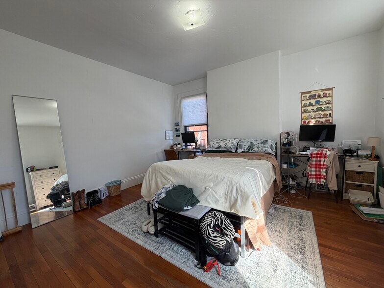 Building Photo - 22 Davis Ave