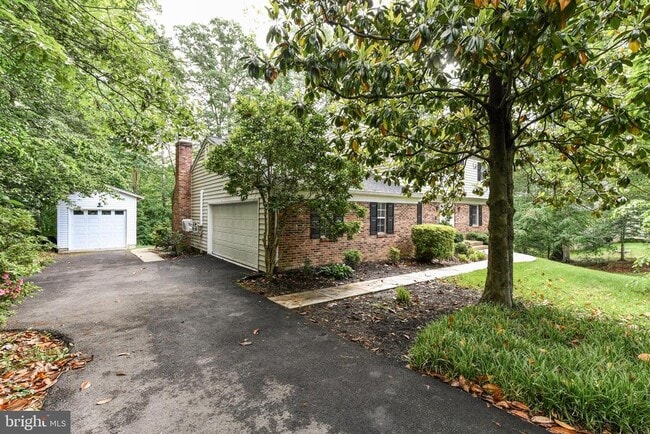 Building Photo - 8504 Shadeway Pl