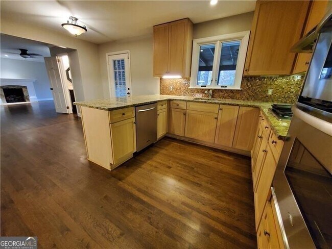 Building Photo - 4615 Mystic Dr NE