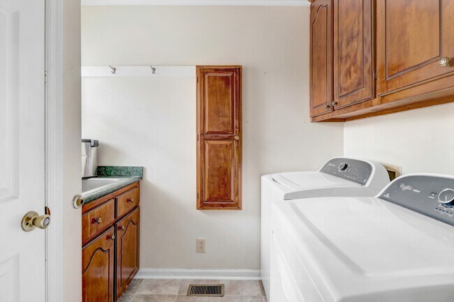 Building Photo - 103 Sallie Pl