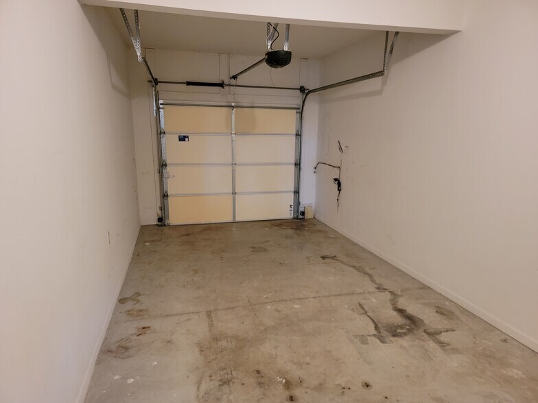 Building Photo - 302 Mount Olive Ln