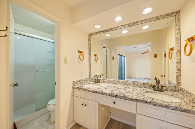 Building Photo - 4330 Willow Beach Dr