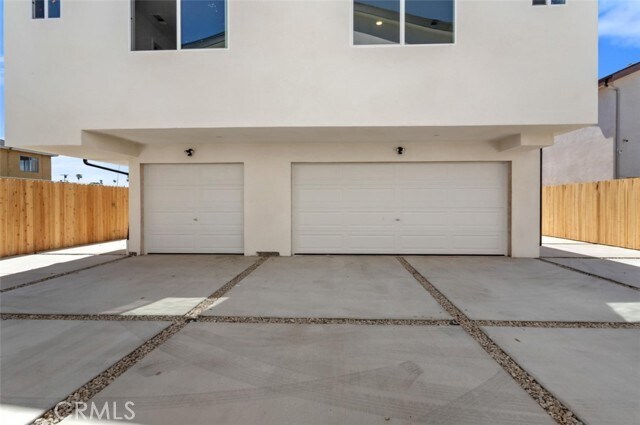 Building Photo - 707 W 80th St