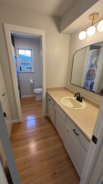 Building Photo - 8705 Lakeaire Dr