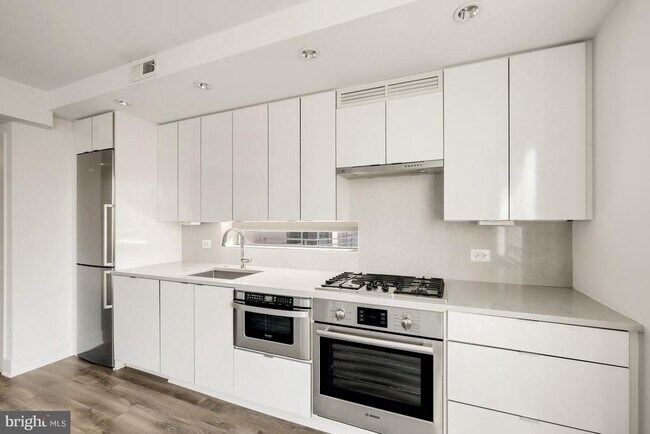 Building Photo - 1311 13th St NW