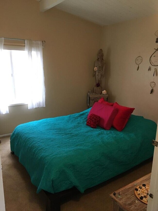 Building Photo - **Coastal Charm in Central Encinitas – 2 B...
