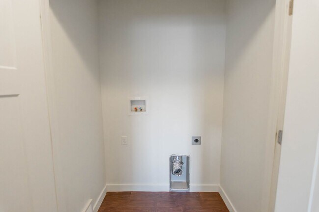 Building Photo - 190 E 630 N