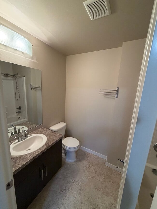 Building Photo - Renton Highlands newer 2bd Townhome For Rent!