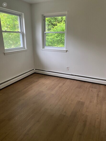 Building Photo - 835 Garrett Ln