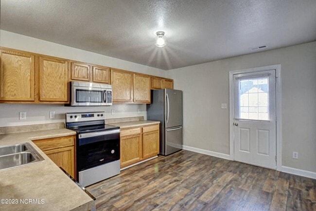 Building Photo - 202 Bridgewood Dr