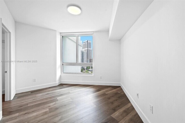 Building Photo - 350 S Miami Ave