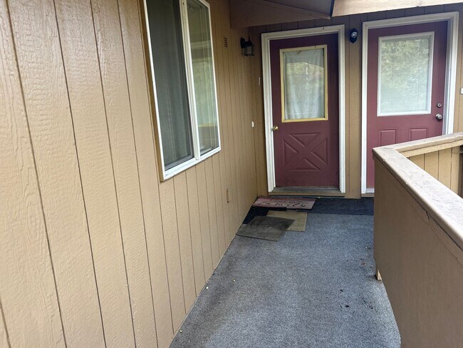Building Photo - 365 NE Loper Ave