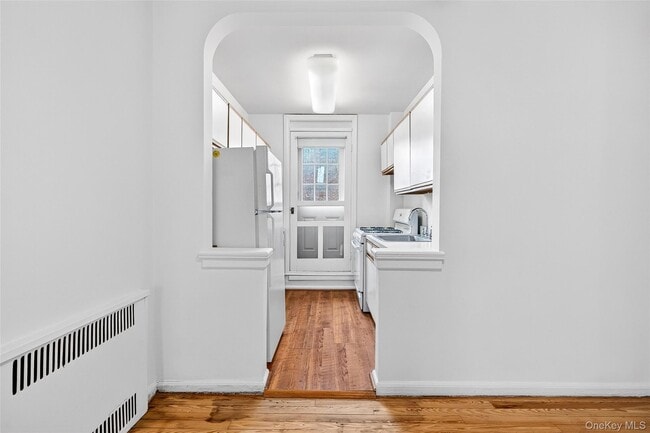 Building Photo - 2 Greenridge Ave