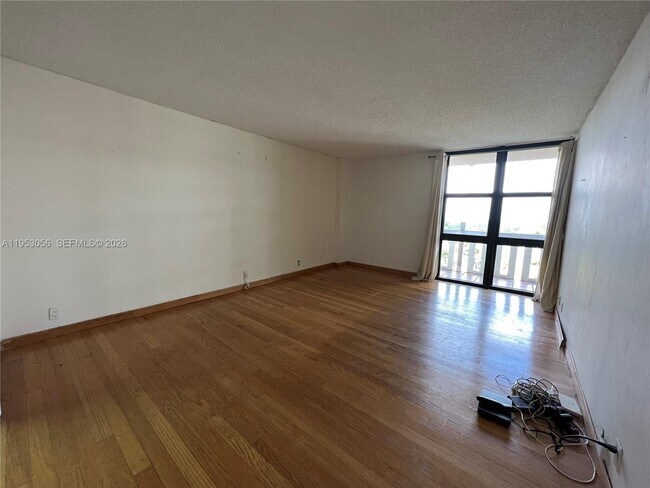 Building Photo - 1111 Crandon Blvd