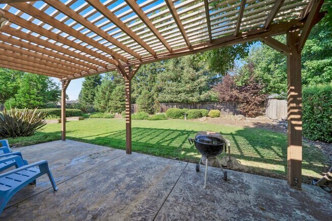 Back Patio - 2430 Lake Redding Dr