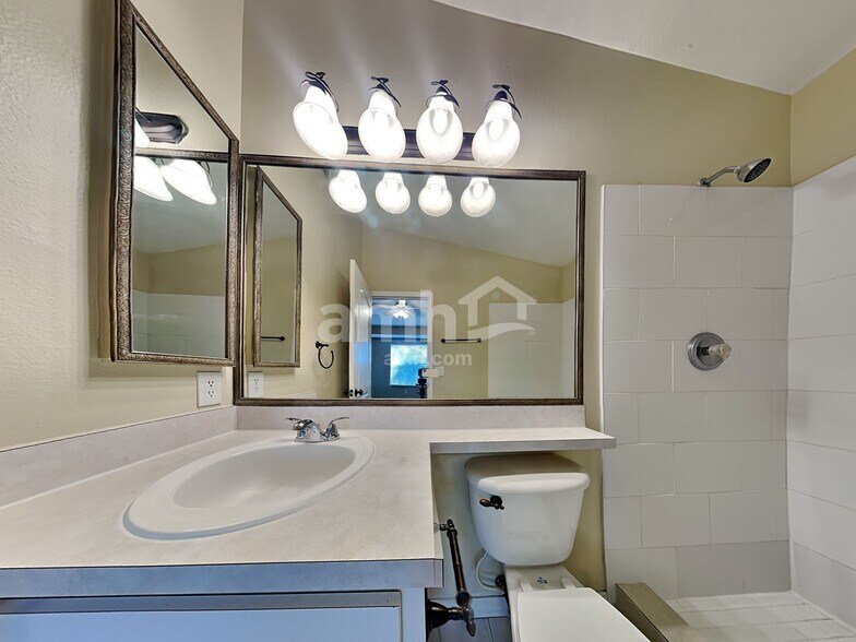 Building Photo - 10431 Blackmore Dr