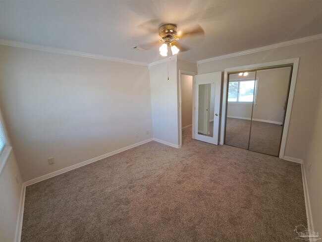 Building Photo - 8598 Meadowbrook Dr