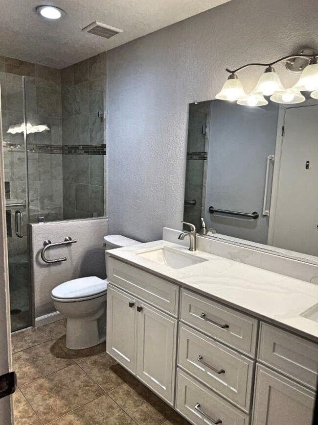 Building Photo - Remodeled Beautiful 2 Bedroom Senior Duple...