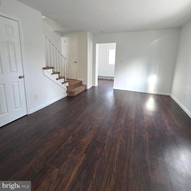 Building Photo - 716 71st Ave