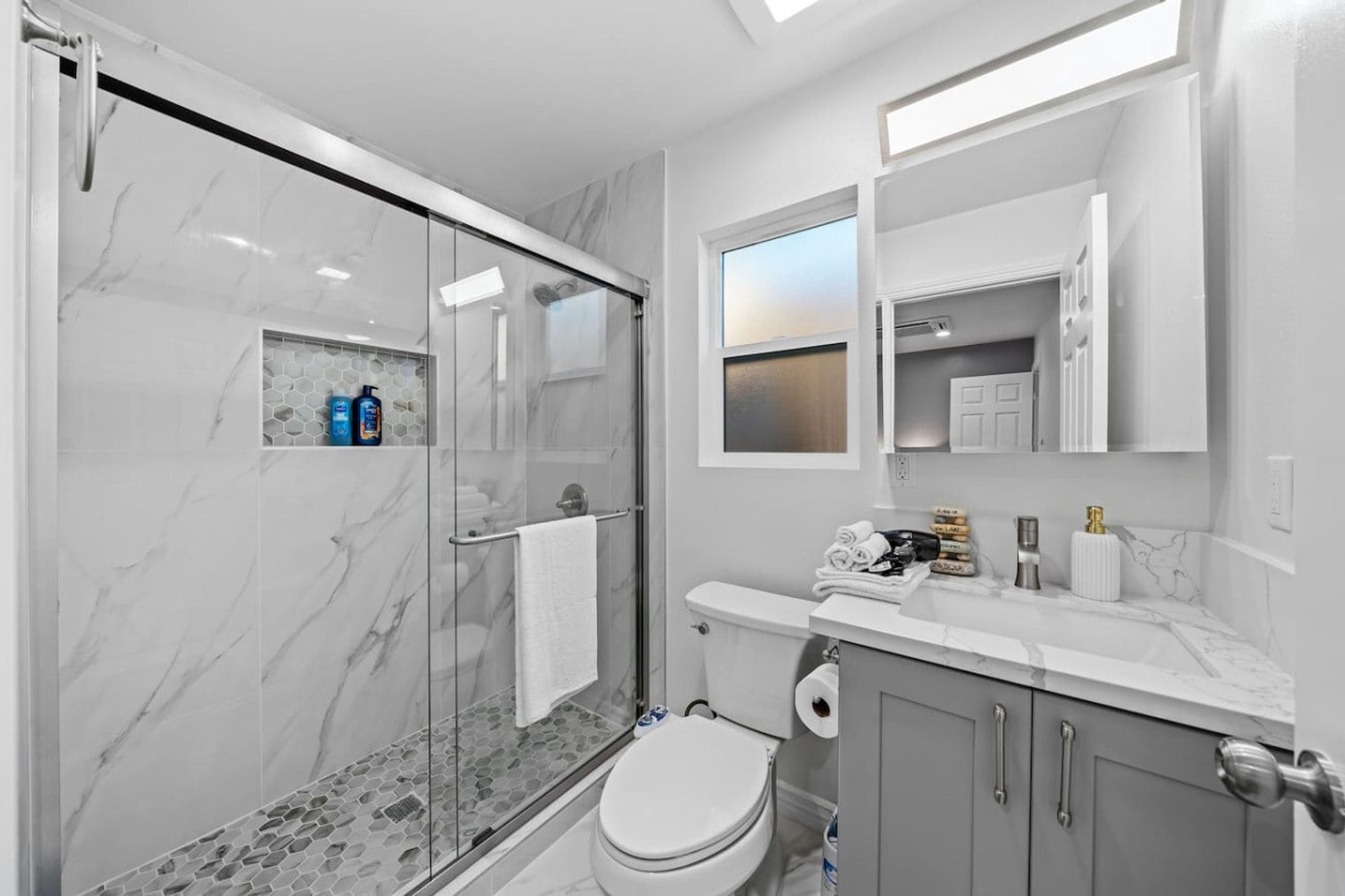 Building Photo - 10983 Parkdale Ave